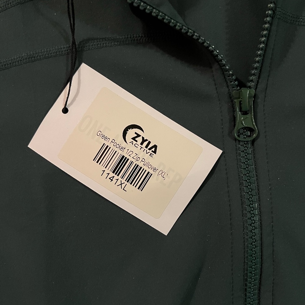 Women’s athletic 1/2 zip. Stretchy and soft. - Picture 3 of 3